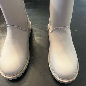 Girls size 10 boots tan